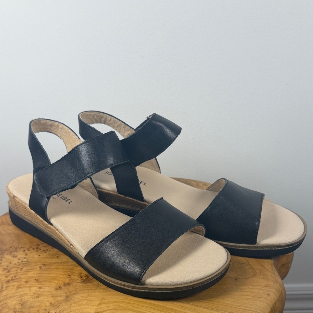 NWOT Black Sandals